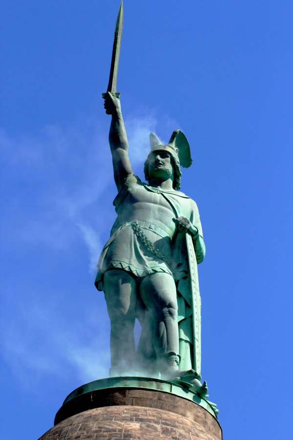 Der Hermann qualmt in der Sonne. - © Niklas Böhmer