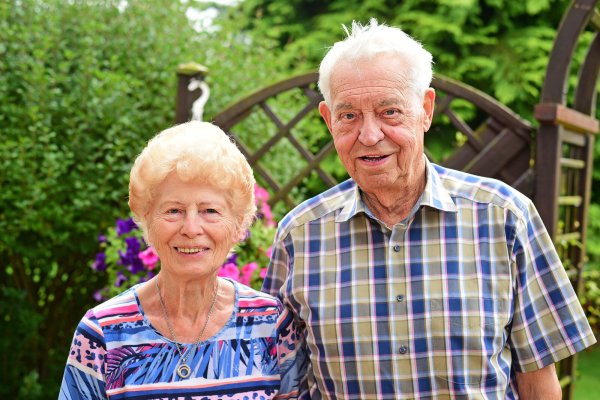 Hannelore und Winfried Niederbröker sind seit 70 Jahren verheiratet. - © Nicole Ellerbrake