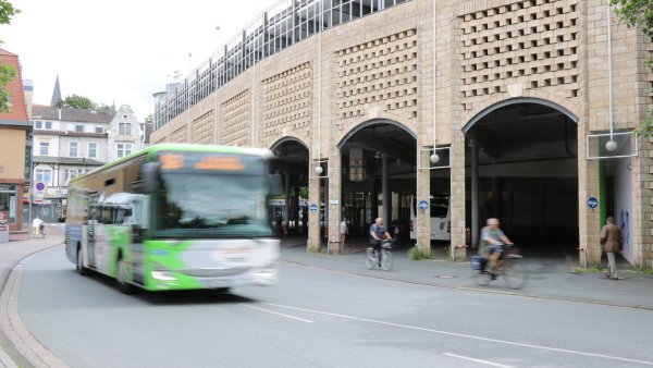 Die Stadtwerke haben den Busfahrplan nach Kritik noch mal überarbeitet. - © Alexandra Schaller