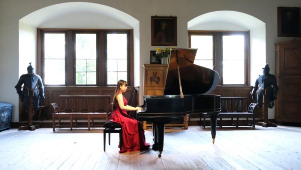 Yumeka Yoshida bei ihrem Konzert auf Schloss Barntrup. - © Friedrich-Wilhelm Rödding