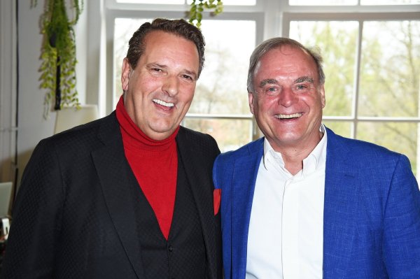Im Herbst 2021 taten sich Georg Kofler (r.) und Ralf Dümmel geschäftlich zusammen. Das Archivbild zeigt die beiden im April 2023. - © picture alliance / AAPimages/Lueders