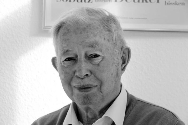 Alt-Bürgermeister und Pastor Rudolf Niebuhr ist im Alter von 94 Jahren verstorben. - © Wolfgang Becker/Archivfoto