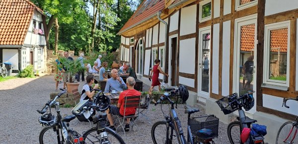 Fertig für Kulturinteressierte über Reelkirchen hinaus: Das Torhaus auf dem Gelände des Wasserschlosses. - © Wasserschloss Reelkirchen