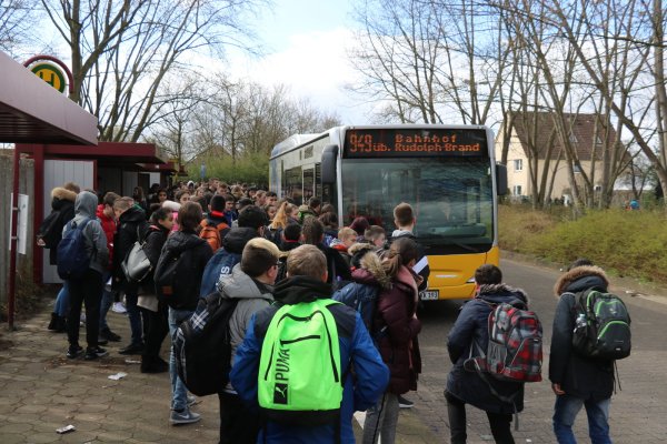 Bushaltestelle in Aspe - © Alexandra Schaller