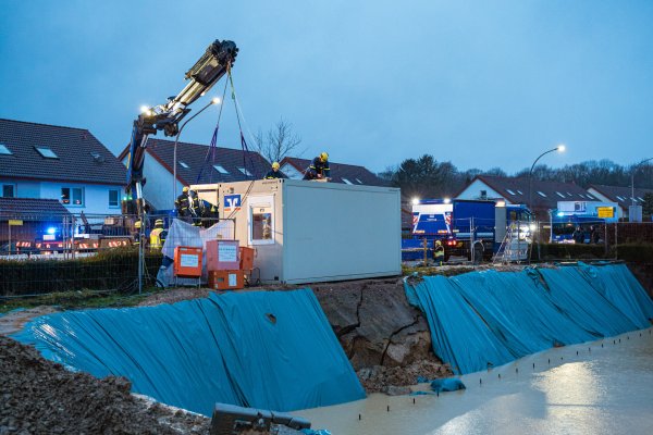 Die Wände der Baugrube drohten wegzusacken. - © FreitagTV/Stock