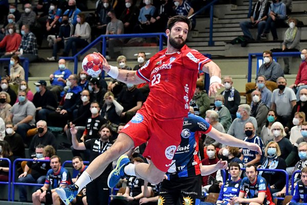 Licht und Schatten in Solingen: Lemgos Rückraumspieler Tim Suton erzielte bei der Niederlage in Solingen fünf Tore. - © Mathias M. Lehmann
