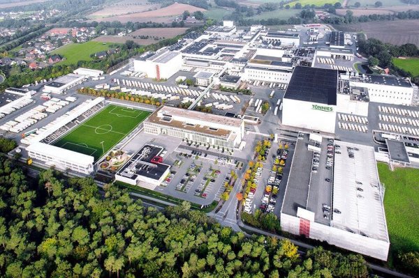 Die Zentrale der Tönnies-Unternehmensgruppe in Rheda-Wiedenbrück. 2020 wurde hier die Produktion durch das Land NRW geschlossen. - © Tönnies