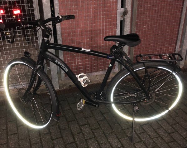 Die Polizei sucht den Besitzer dieses schwarzen Kettler-Rades. - © Polizei Lippe