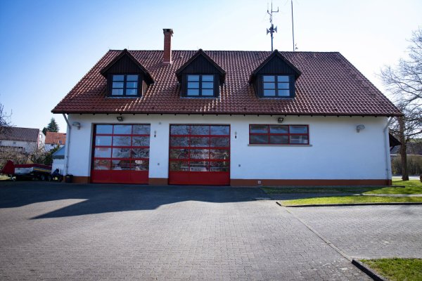 Im Gerätehaus in Kalldorf ist zu wenig Platz. Eine Lösung soll her. - © Feuerwehr Kalletal
