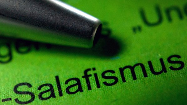 Unter Salafismus versteht man eine extremistische Auslegung des Islam. In NRW gibt es eine vierstellige Zahl an Anhängern. - © dpa