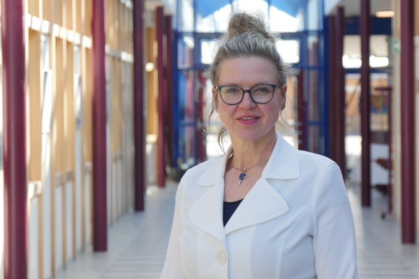 Anja Vothknecht ist neue Schulleiterin am Gymnasium Horn. - © Jost Wolf