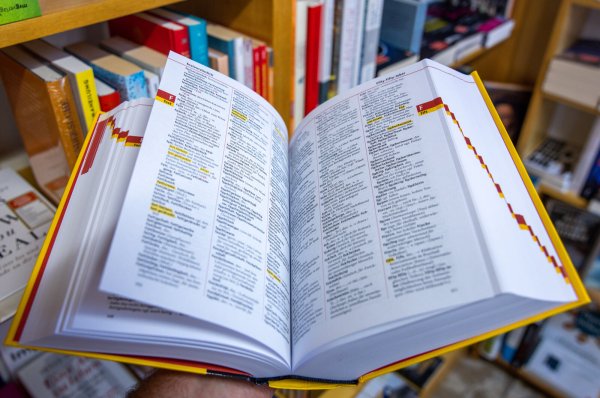 Im Duden ist auch die Standardaussprache aller Wörter geregelt. - © picture alliance/dpa