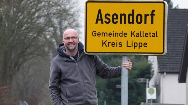 Lebt in Asendorf und setzt sich ein: Frank Morscheiser ist seit sechs Jahren Vorsitzender der Dorfgemeinschaft. - © Axel Bürger