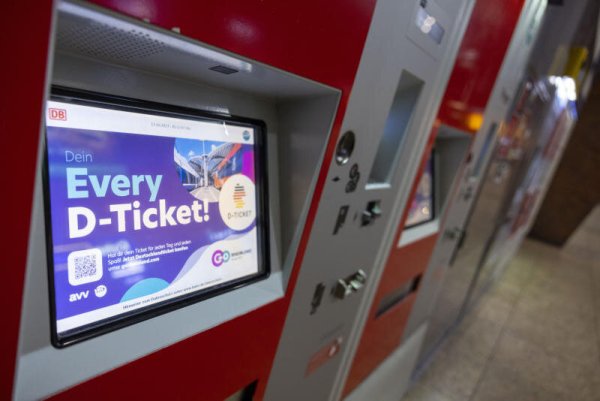 Kriminelle betrügen beim Kauf von Deutschlandtickets. - © picture alliance/dpa