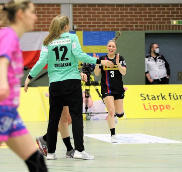 Ohne ihre Kreisläuferin Laura Rüffieux nimmt die HSG Blomberg-Lippe heute Abend Aufstellung in der Sporthalle an der Ulmenallee. - © Oliver König