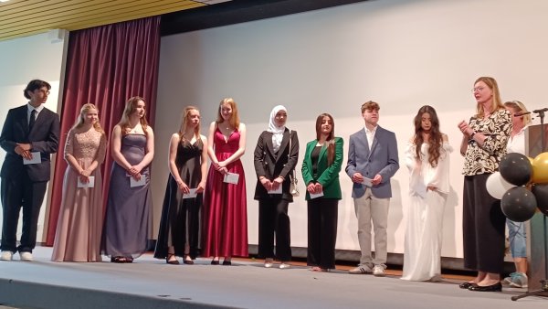 Die Eduard-Hoffmann-Realschule hat Abschluss gefeiert. - © EHR