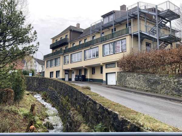 Der Hermannshof in Holzhausen-Externsteine dient Flüchtlingen als Unterkunft. Obdachlose können hier genauso wie in den anderen Unterkünften kurzfristig unterkommen. - © Cordula Gröne