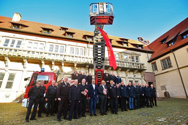Feuerwehrleute aus ganz NRW sind am Schloss Brake zum Fachforum zur Feuerwehrgeschichte zusammengekommen. - © Nicole Ellerbrake