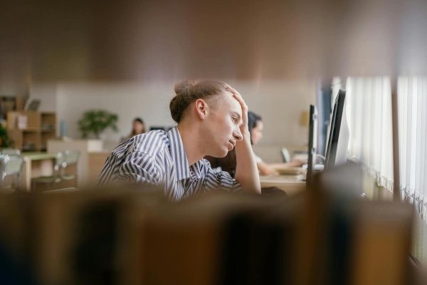 Für die Enkel- und Urenkelgeneration der NS-Täter sind viele Informationen oft nur noch eine E-Mail weit entfernt. - © Symbolfoto: pexels.com