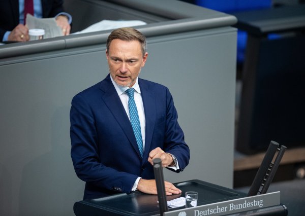 Finanzminister Christian Lindner (FDP) hat eine Haushaltssperre für alle Ministerien ausgerufen. - © Melissa Erichsen