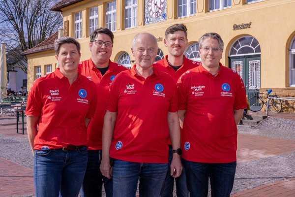 Um die Organisation des 53. Hermannslauf kümmern sich (von links) Steffi Terstesse, Daniel Skakavac, Gerd Grundmann, Sebastian Wappelhorst und Sebastian Endreß. Beim Fototermin nicht anwesend waren: Tristan Ulrich, Anton Schöneberg, Heiko Fleer. - © Teresa Kroeger