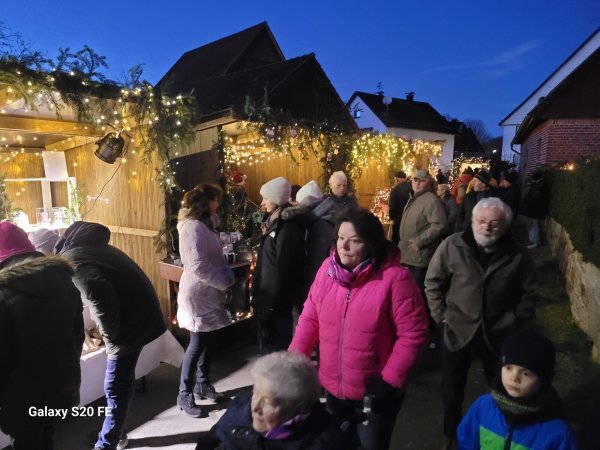 Stimmungsvoll: der Weihnachtsmarkt in Brakelsiek. - © Dirk Steinmeier