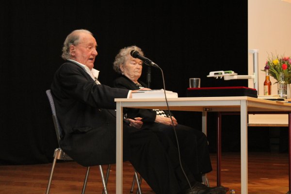 Ivar Buterfas-Frankenthal und seine Frau Dagmar sind zu Gast am Marianne-Weber-Gymnasium. - © Nico Düllmann