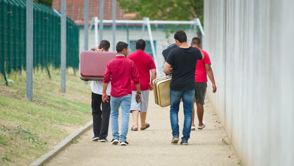 Die gerichtlichen Asylverfahren in NRW dauern zu lang, doch jetzt erhöht das Land den Druck. - © dpa