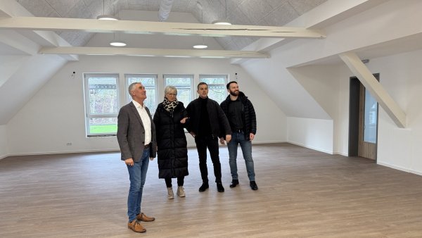 1. Beigeordneter Thorsten Paulussen (von links), Petra Lesemann (Gebäudemanagement), Architekt Lulzim Maliqi und Tim Alisch (Gebäudemanagement) - © Sven Kienscherf