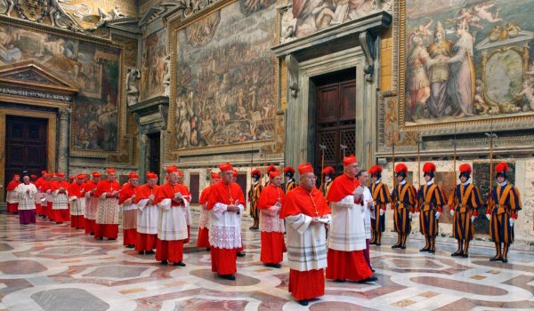 Papst Franziskus ist am Ostermontag gestorben und wurde mittlerweile unter großer Anteilnahme beigesetzt. Sein Nachfolger wird, wie in der katholischen Kirche üblich, im Konklave gewählt. - © Uncredited/Osservatore Romano vi