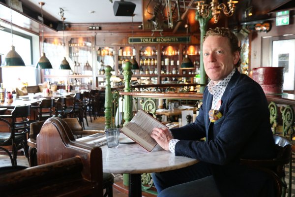 Christian Steffen, Inhaber des Lippischen Hofes in Bad Salzuflen, hat den Shutdown genutzt und viel in seinem Hotel renoviert. Geöffnet wird in der kommenden Woche, der Hotelier und sein Team freuen sich auf die Gäste. - © Alexandra Schaller