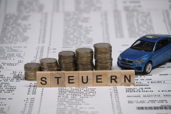 Viele Bürger stöhnen unter der Steuerlast. Auch 2025 wird es wohl nicht günstiger werden. - © Symbolbild: Pixabay
