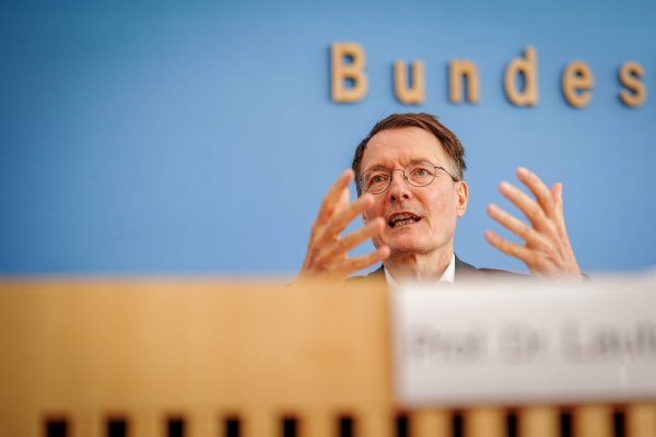 Gesundheitsminister Karl Lauterbach (SPD): Er muss erneut die Pflegeversicherung reformieren. - © picture alliance/dpa
