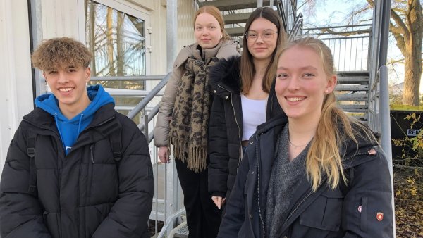 Zedric Mattig, Solveig-Marlin Hansen, Aleni-Sophie Schulze und Swaantje van Gellekom an der Gesamtschule Aspe. - © Sven Kienscherf