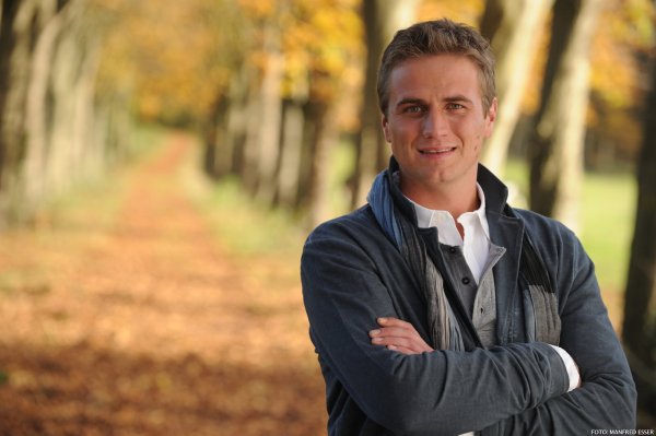 Ist bei der volkstümlichen Musikantenparade dabei: Alexander Rier. Der Südtiroler gehört zur Kastelruther Spatzenfamilie. - © Foto: Manfred Esser