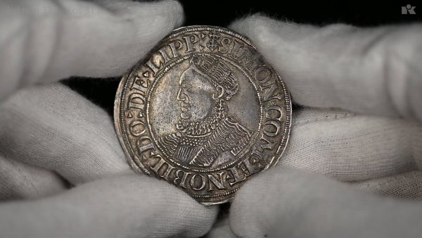 Dieser Porträttaler von Simon V. (1511-1536) wurde im Sommer 2020 durch das Auktionshaus Künker versteigert. Der Guldengroschen (Taler) stammt aus dem Jahre 1528. - © Auktionshaus Künker