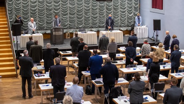 Bei der konstituierenden Ratssitzung im November 2020 ist der neu gewählte Stadtrat das erste Mal zusammen getreten. Seitdem hat sich an seiner Zusammensetzung einiges verändert. - © Torben Gocke
