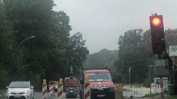 Die Bauarbeiten in Diestelbruch werden eher fertig - zum Preis einer Vollsperrung. - © Martin Hostert