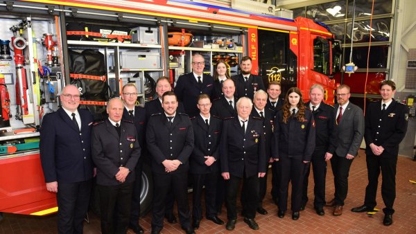 Besondere Ehrungen standen bei der Feuerwehr Dörentrup an. - © Nicole Ellerbrake