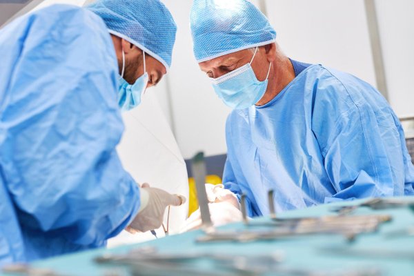 Besonders stark wirkt sich die Reform in OWL auf die Bereiche Orthopädie und Onkologie aus. - © picture alliance / Zoonar