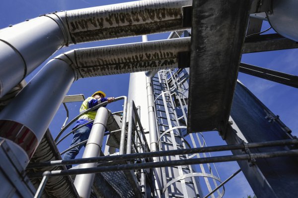 Die EU sucht nach flexibleren Lösungen zur Regulierung der Füllstände, um Preisanstiege beim Gas zu verhindern. - © Uwe Anspach/dpa