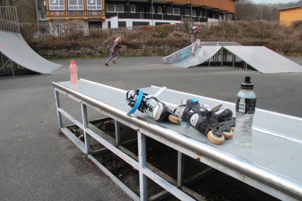Der Skatepark am Waldstadion Bad Meinberg ist in die Jahre gekommen. Christoph Harrach hat eine Initiative gestartet, um an einer zentraleren Stelle des Kurortes eine zeitgemäße Anlage zu errichten. - © Dieter Asbrock