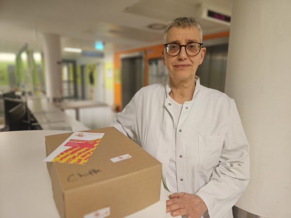 Oberärztin Corinna Brase (64) betreut am Klinikum Lippe die anzeigenunabhängige Spurensicherung. Nur wenige Frauen nutzen das Angebot, dabei ist der Bedarf da, sagt Brase. - © Janet König