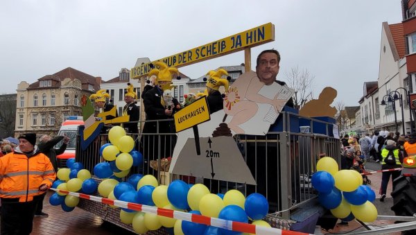 Der Landrat hat beim Karnavalsumzug in Lage sein Fett weg bekommen - die geplante Sanierung des Schießstandes in Lückhausen kam gar nicht gut an. Jetzt kündigt der Kreis an, die Sanierung zu genehmigen - das könnte im Karneval glatt nochmal Thema werden. - © Archivfoto Astrid Sewing