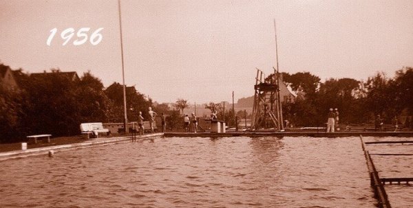 Das Freibad in Heiden 1956. Zwei Jahre zuvor war Deutschland das erste Mal Fußball-Weltmeister geworden. - © Freibadinitiative Heiden