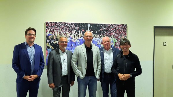 Die Beiräte des TBV Lemgo Lippe nach der Gesellschafterversammlung: Arndt Schirneker-Reineke (von links), Ralf-Wilhelm Kanne, Herbert Vogel, Ulrich Kaltenborn, Prof. Dr. Gunther Olesch. - © TBV Lemgo Lippe