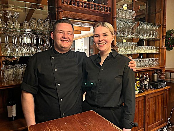 Maurice Jürgenschellert (23) und seine Verlobte Laura Friedrichs (22) möchten das Kösters in Stukenbrock neu beleben. - © Karin Prignitz