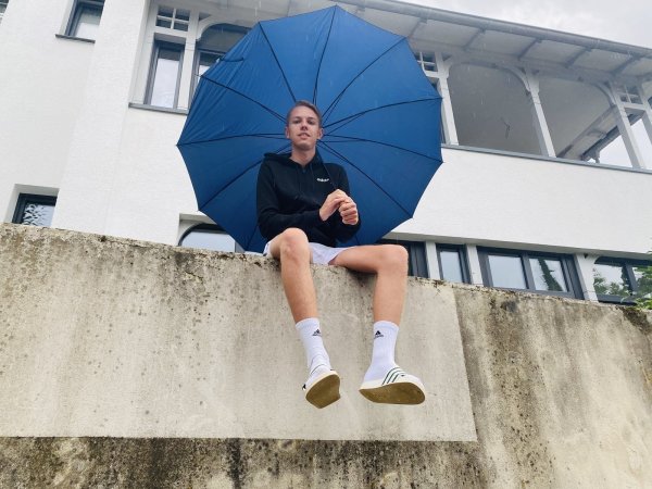 Felix Kopp befindet sich trotz zwei negativer Corona-Tests weiterhin in häuslicher Quarantäne. Vom Gesundheitsamt fühlt er sich im Regen stehengelassen. - © Charlotte Mahncke