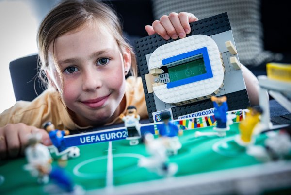 Leoni Eikmeier (10) aus Bielefeld ist Einlaufkind beim EM-Finale in Berlin. - © Sarah Jonek Fotografie