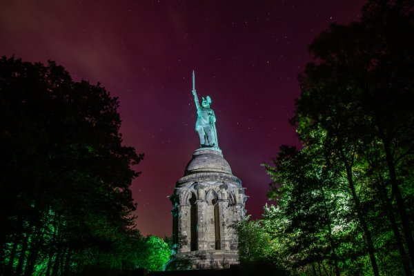 In der Nacht von Donnerstag auf Freitag war der Hermann von faszinierenden Polarlichtern umgeben. - © Bildrechte vorbehalten